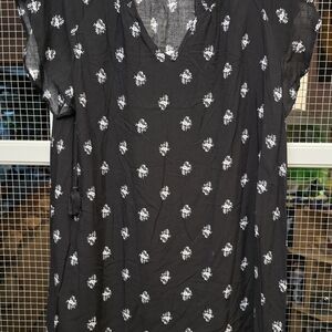 Old Navy Black and White Patterned Top